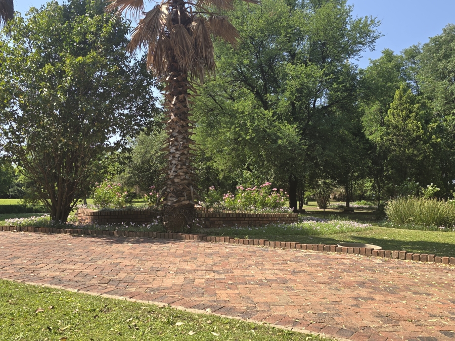 4 Bedroom Property for Sale in Lindequesdrif North West